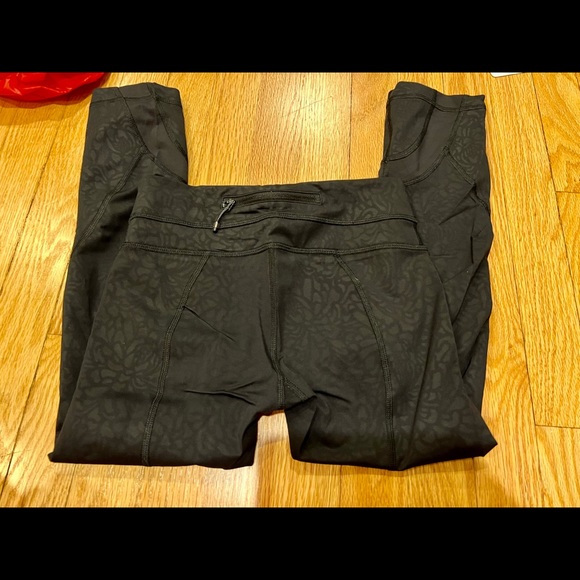 Lululemon run inspire crop II size 2 - special edition rare embossed camo print - Picture 3 of 9